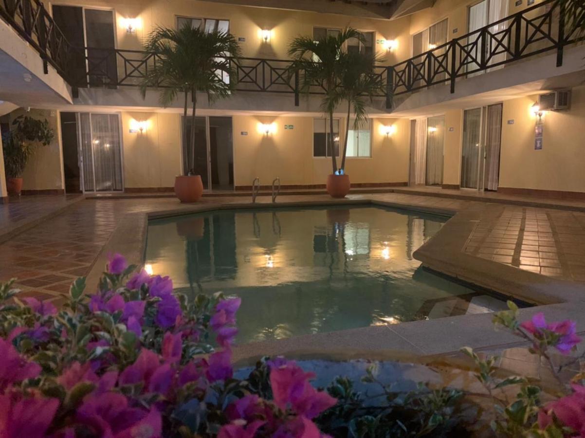 Najhomi Hotel *