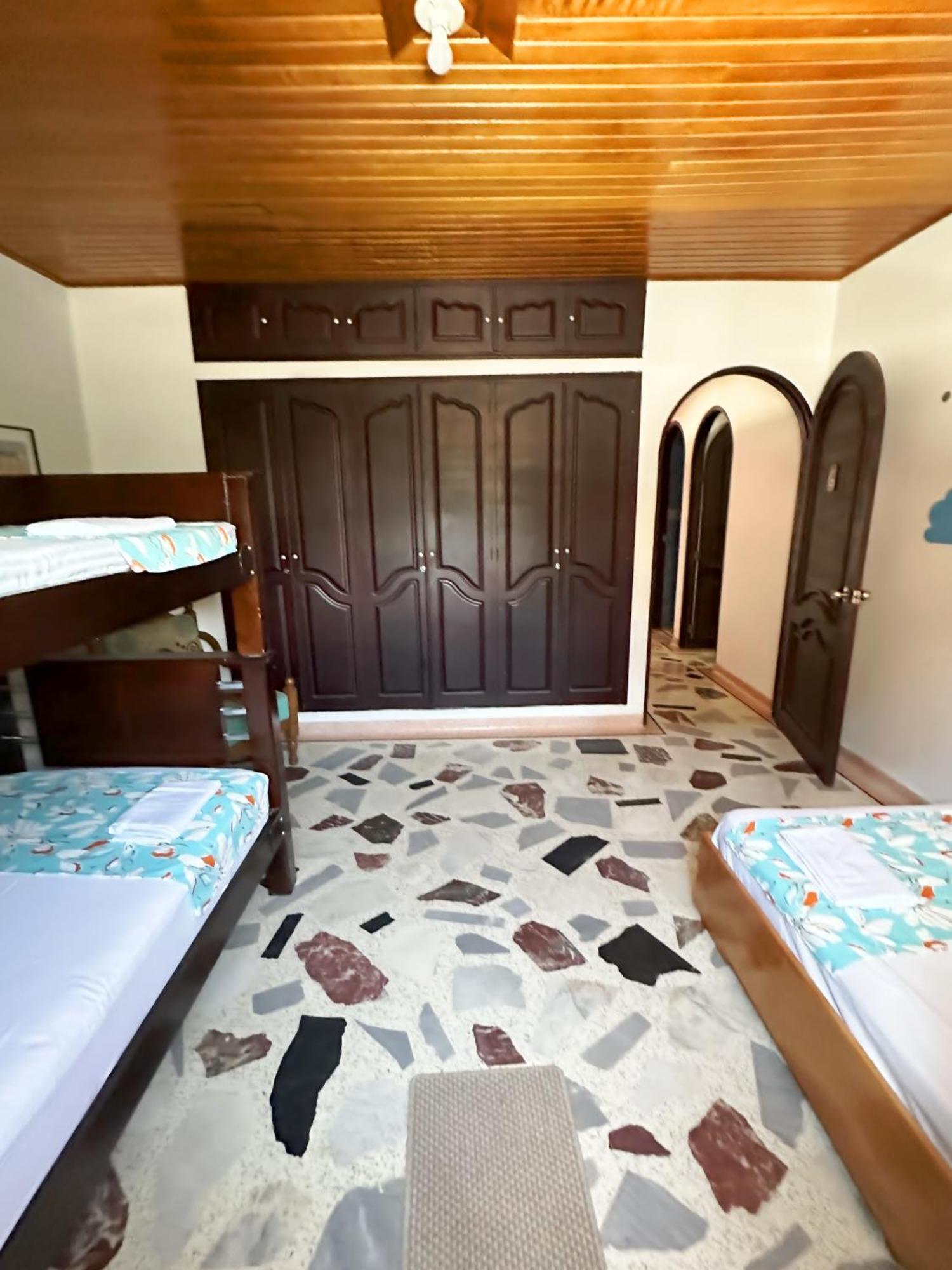 Tia Chela Guest house *