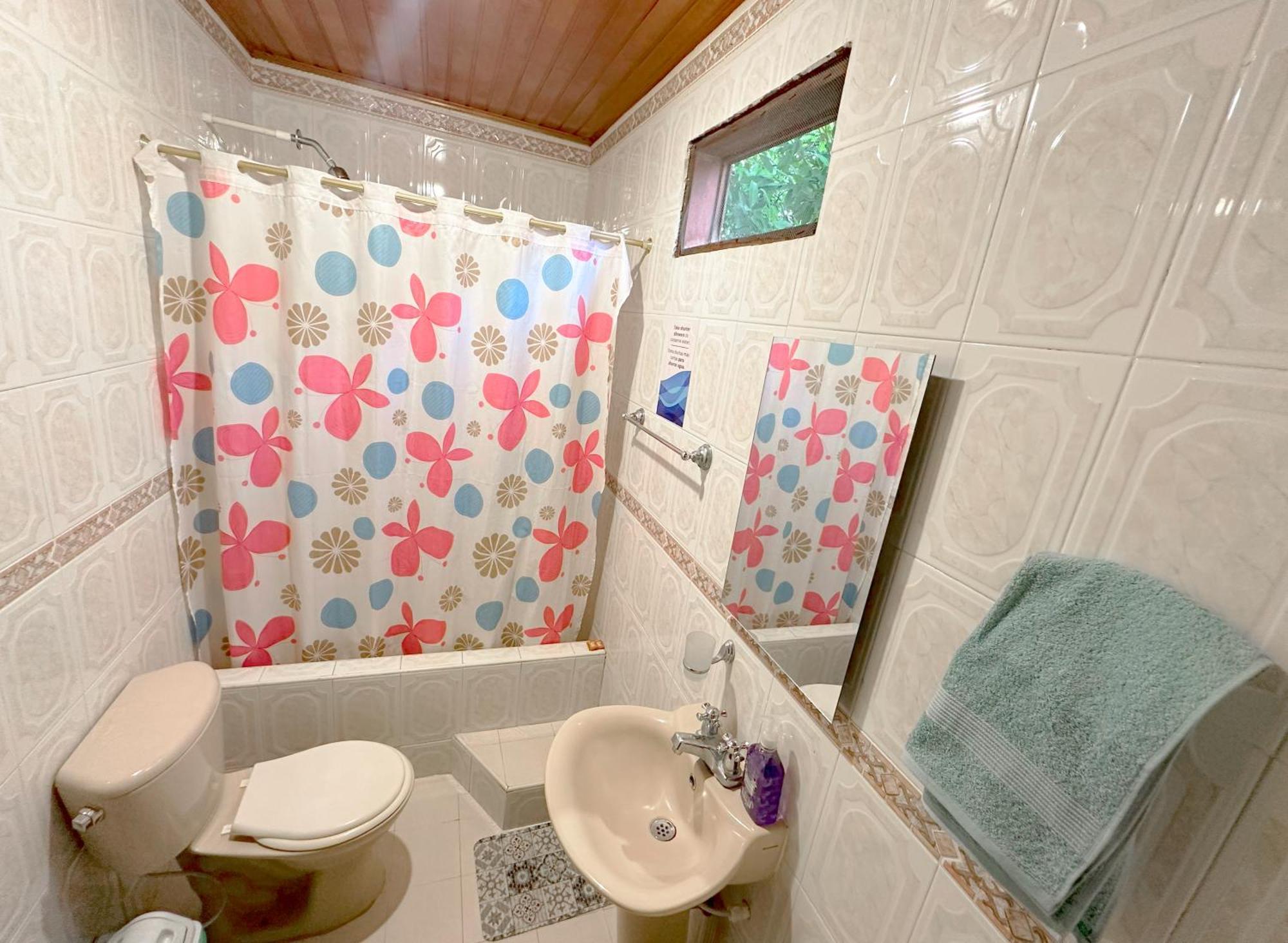 Tia Chela Guest house *