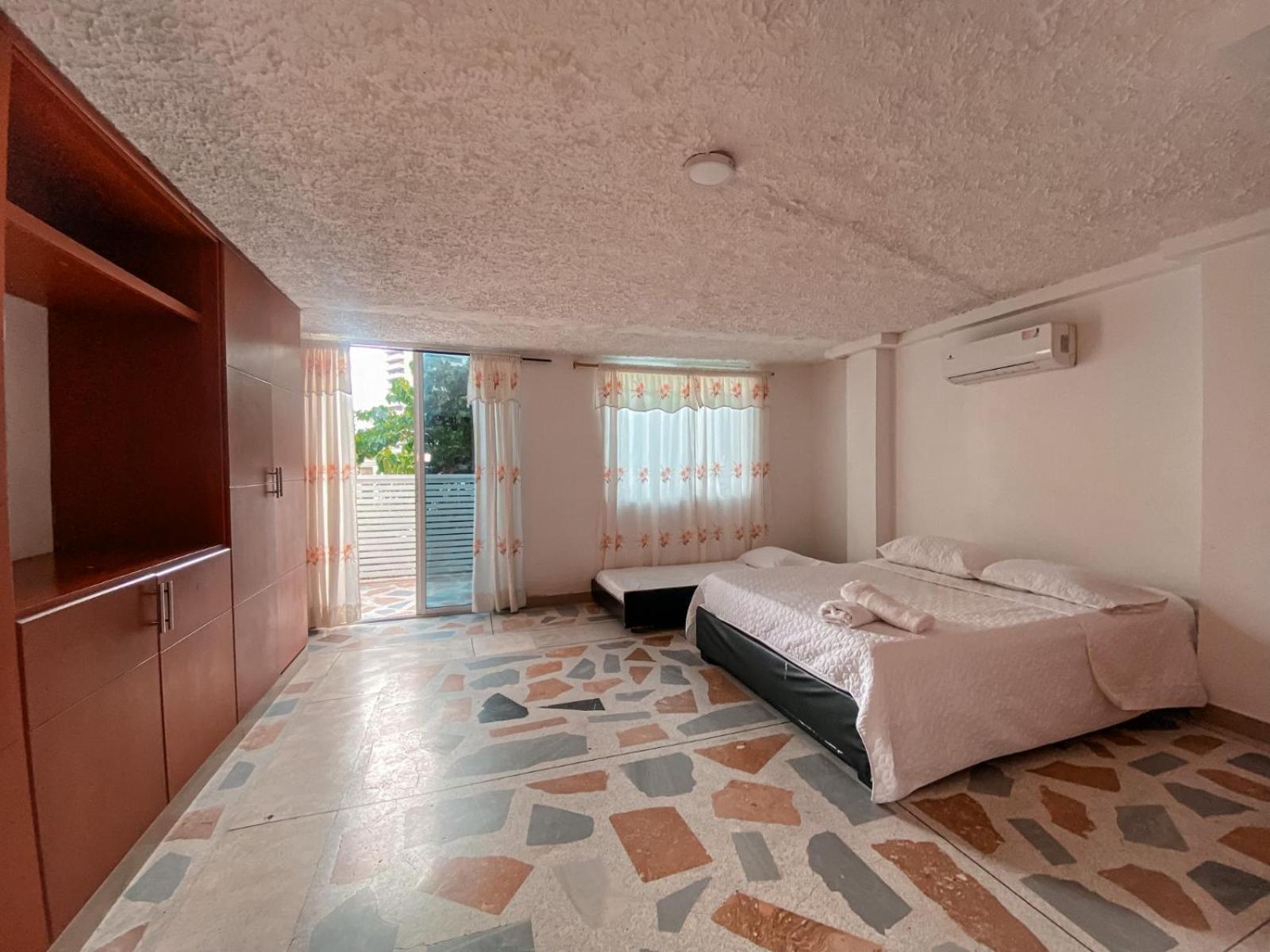 Hotel Casa 1, Conjunto Jardines De Roca, Rodadero Santa Marta (Magdalena)