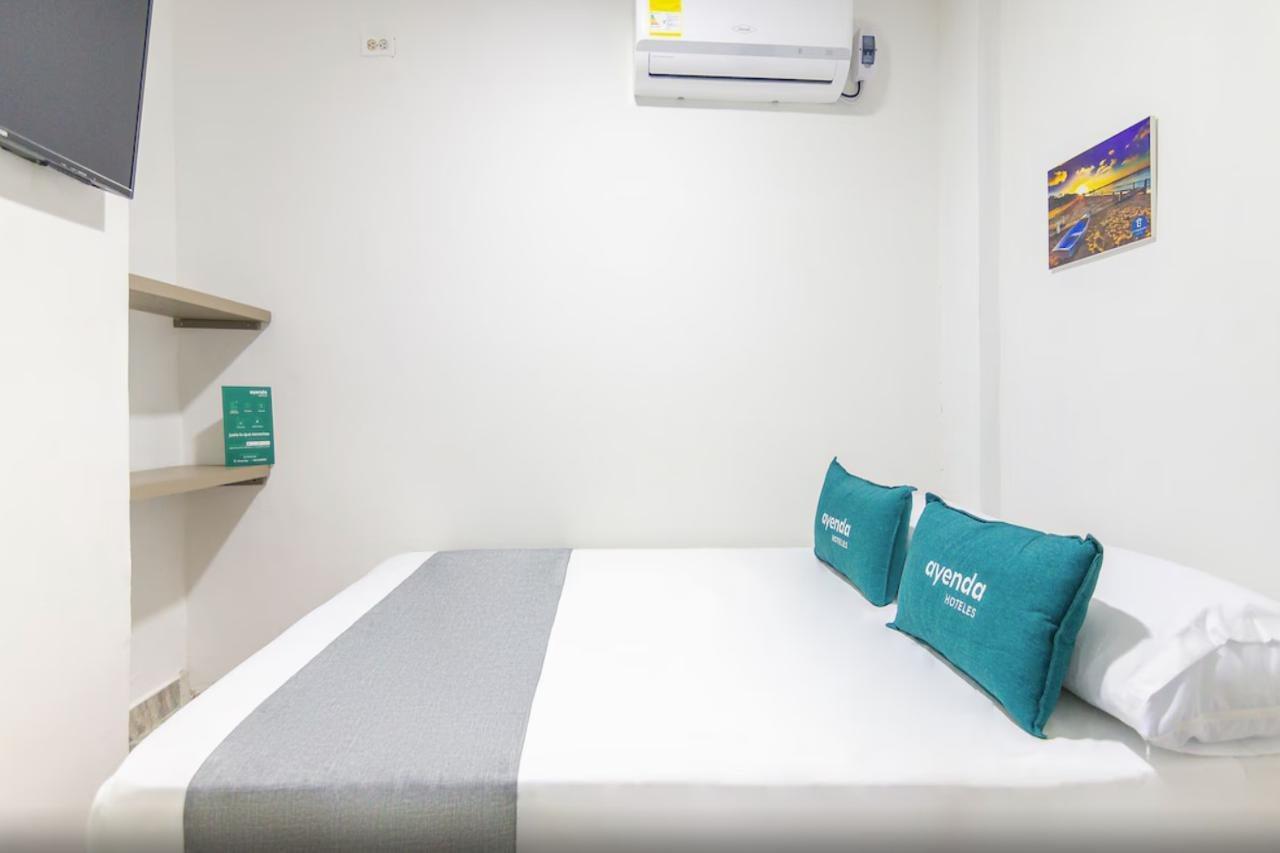 Ayenda 1627 Club House Hotel 2*