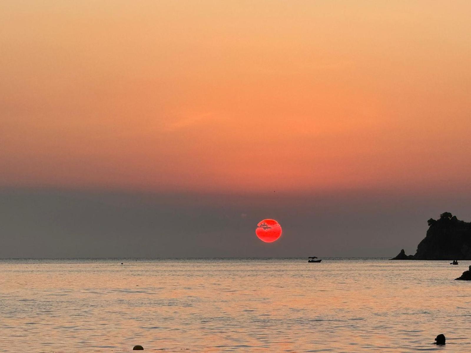 Rodadero Laureles Con Vista Al Mar Y A La Bahia Santa Marta (Magdalena)
