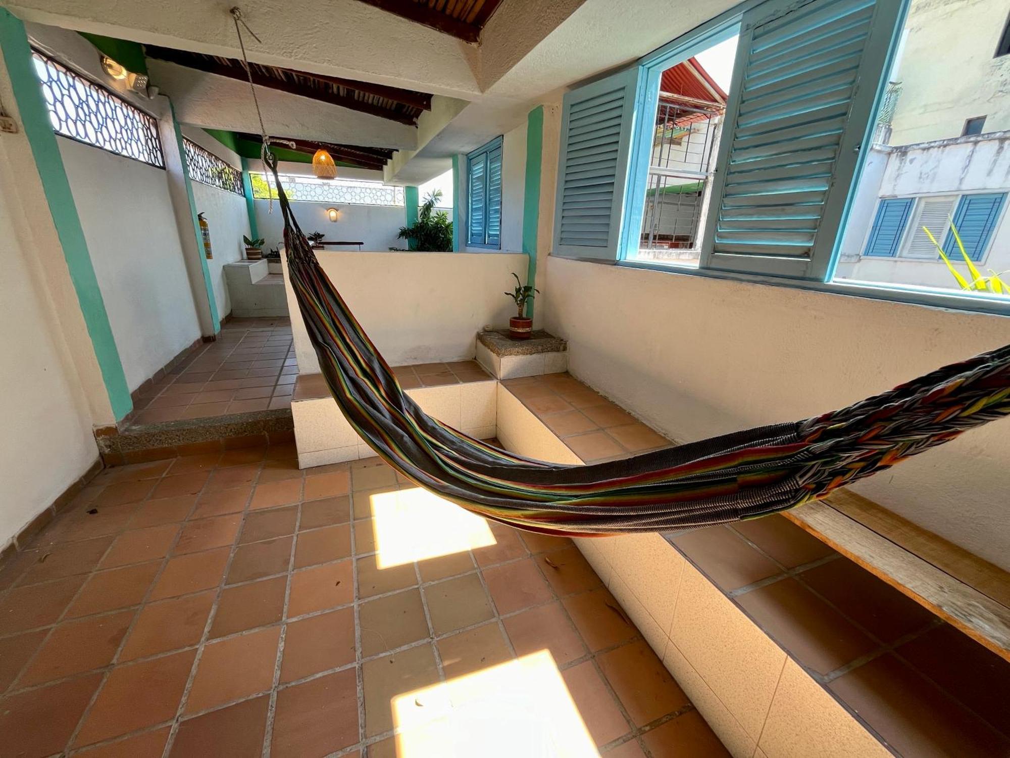 Hostel Sana Mar & Eco-cafe *