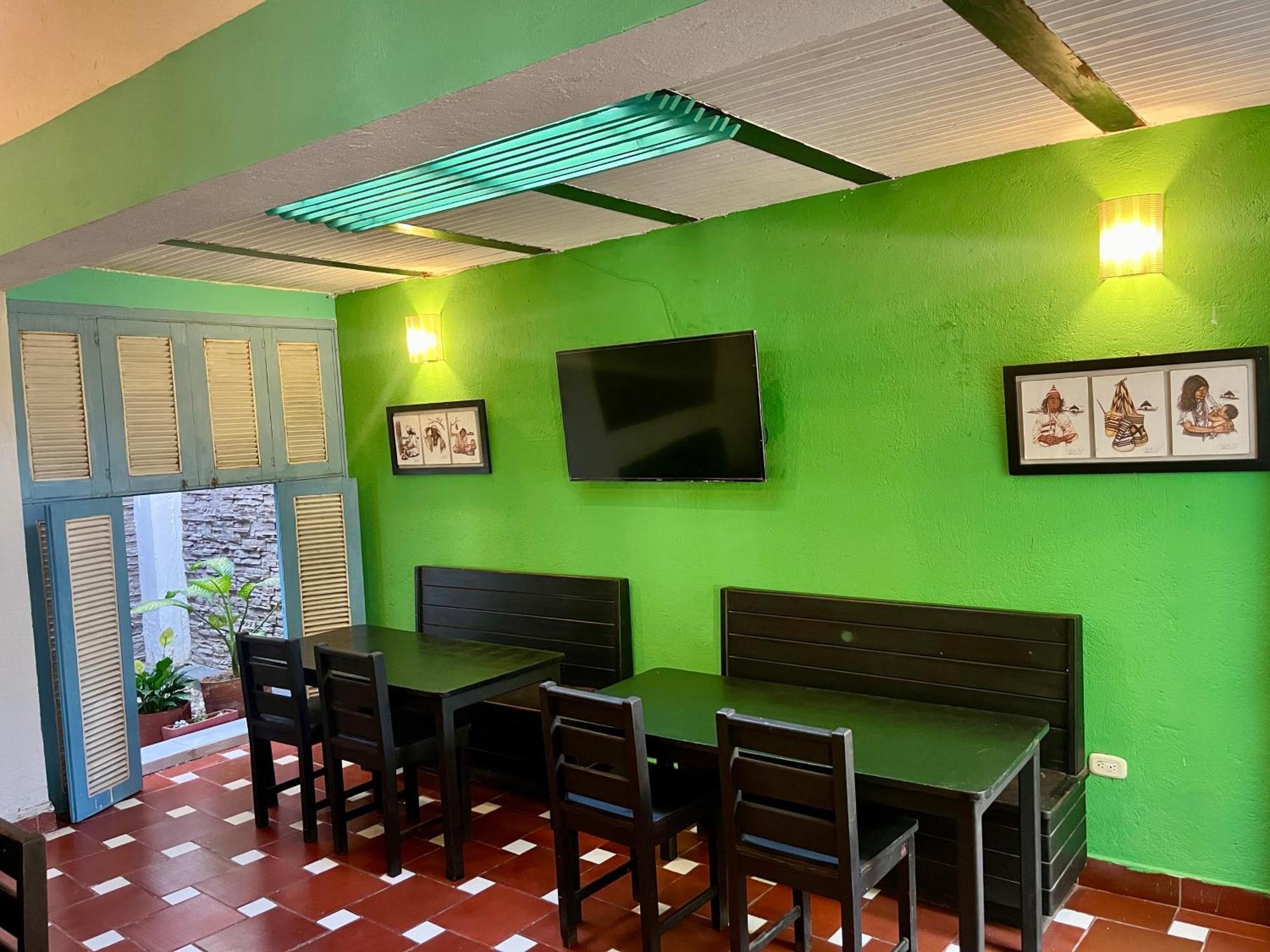 Hostel Sana Mar & Eco-cafe