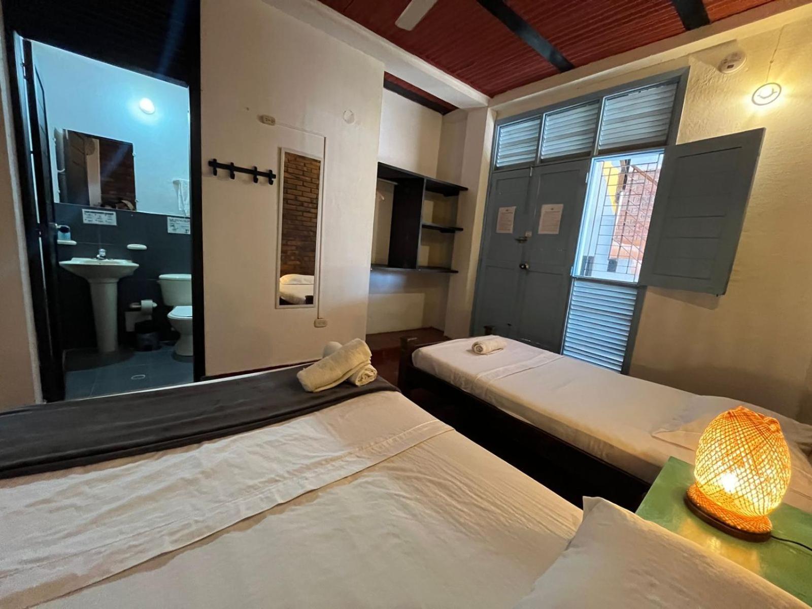 Hostel Sana Mar & Eco-cafe *