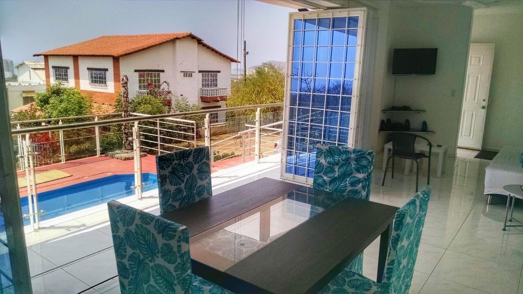 La Revista Con Piscina Privada Holiday home *