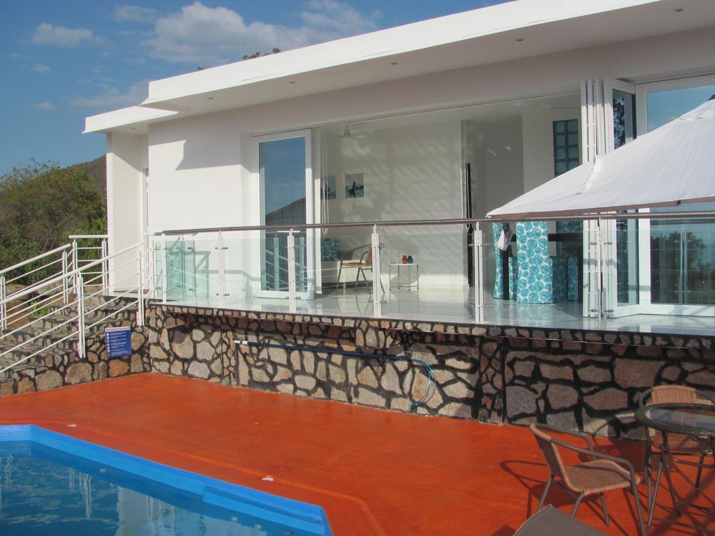 La Revista Con Piscina Privada Holiday home *