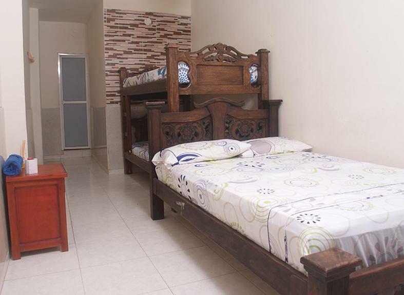 Hostel Almendros