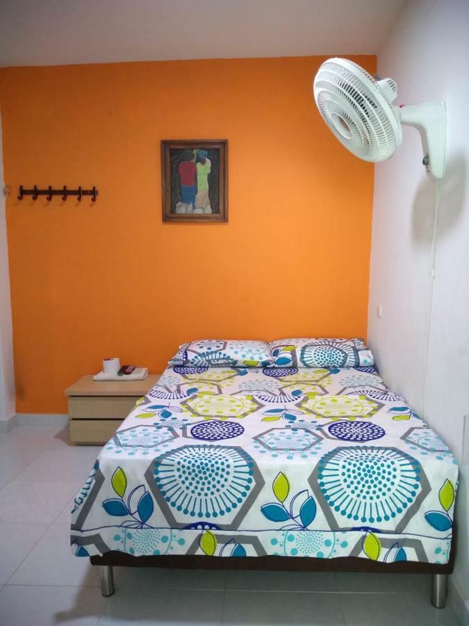Almendros Hostel *