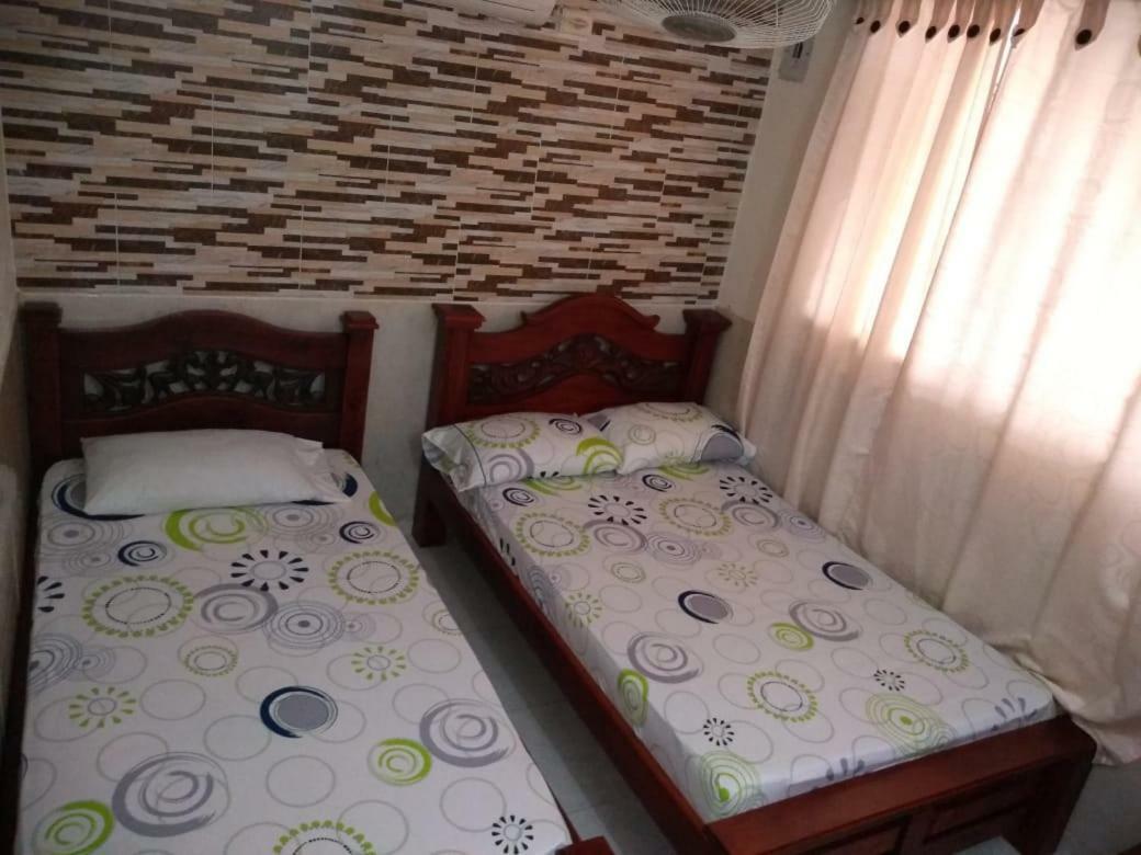 Hostel Almendros *