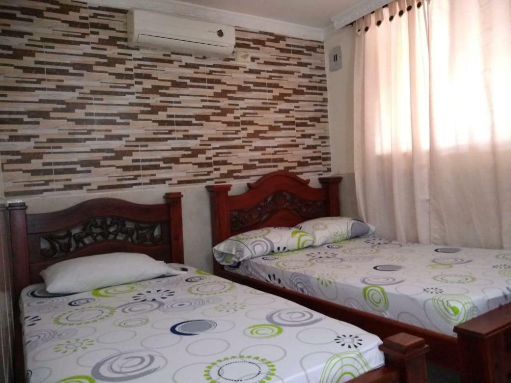 Hostel Almendros *