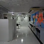 Feeling Hostel