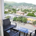 Hermoso, central y COMODO apartamento en Santa Marta.