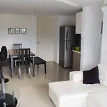 Hermoso, central y COMODO apartamento en Santa Marta.