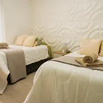 Pet-Friendly Pool Retreat With Luxury Hot Showers