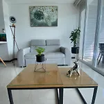 Modern Well-Equipped 4 Ppl Condo/5 Min Beach Walk