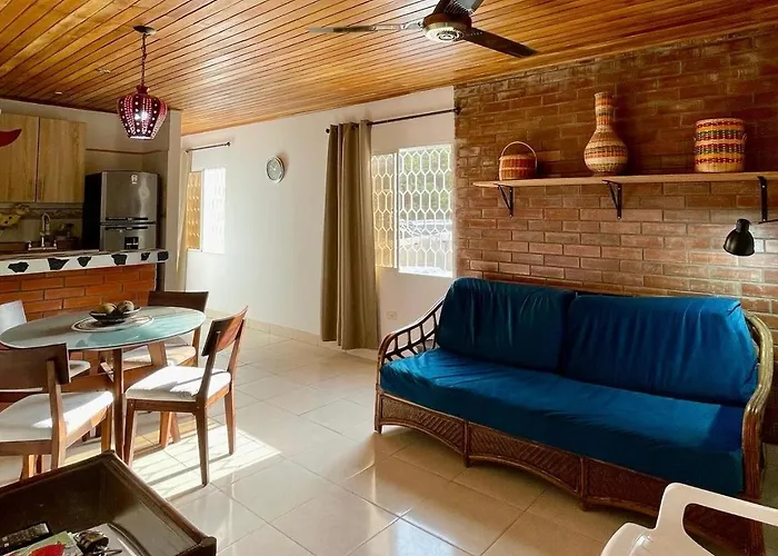 Central-Walking Distance To The Beach/Downtown+A/C