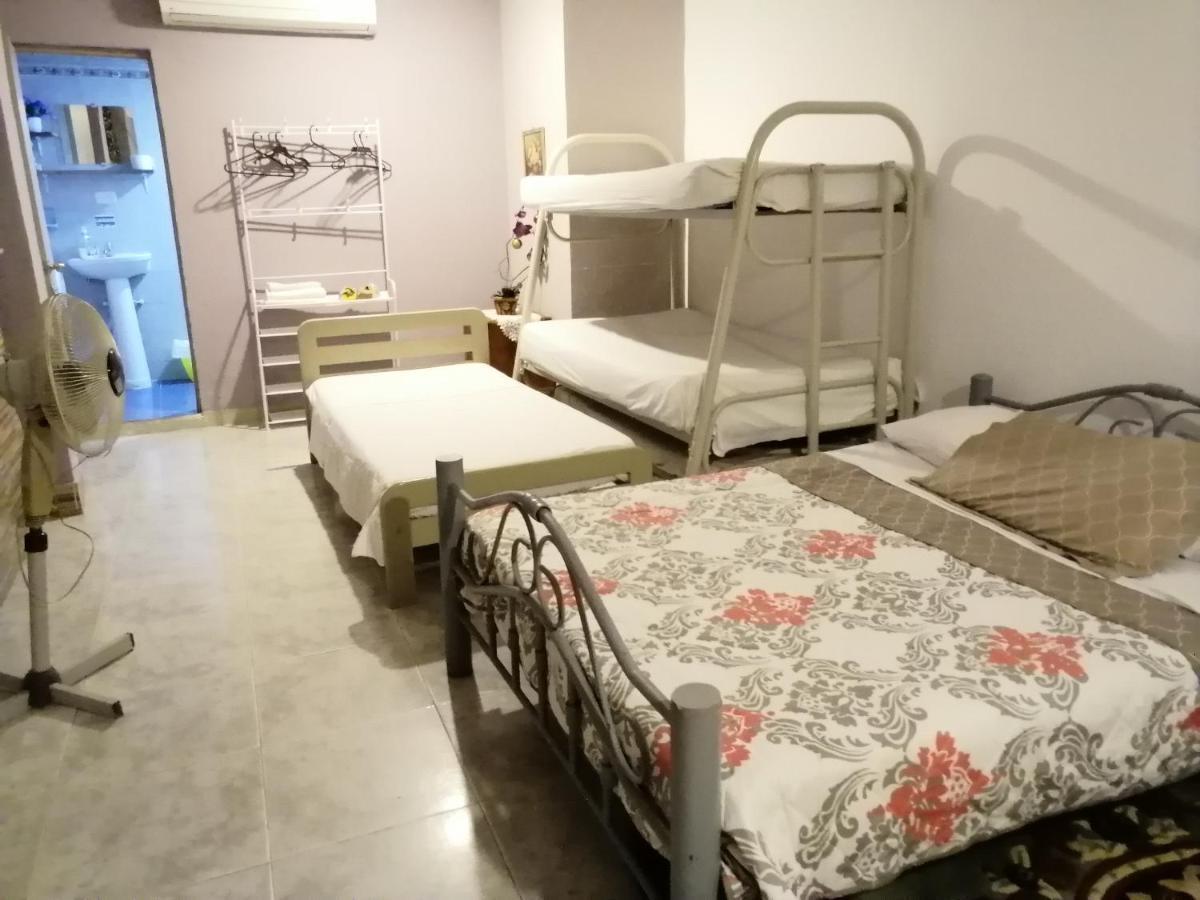 Hostel's Hellen House Rodadero Sur Gaira Habitacion Familiar Para 5 Personas En Cama 5 Personas Hotel *