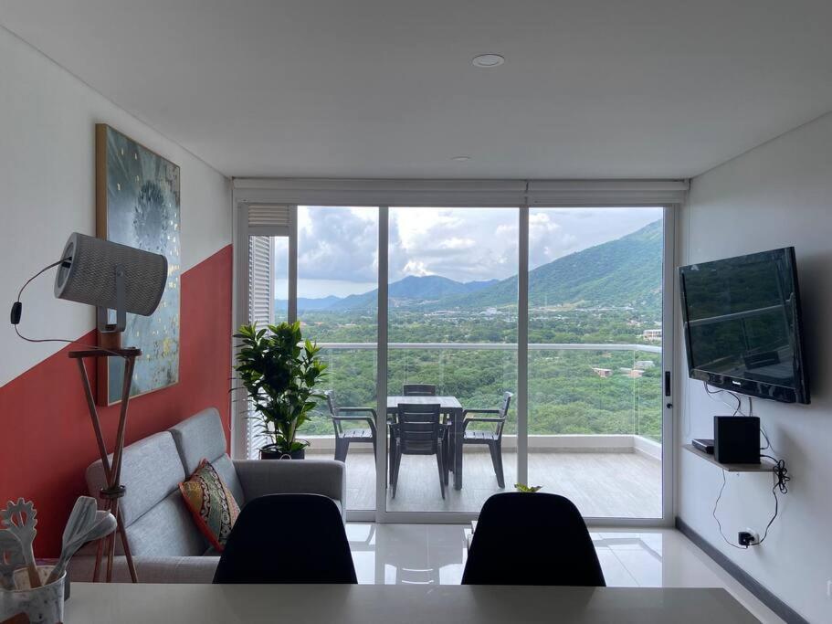 Modern Well-equipped 4 Ppl Condo/5 Min Beach Walk *