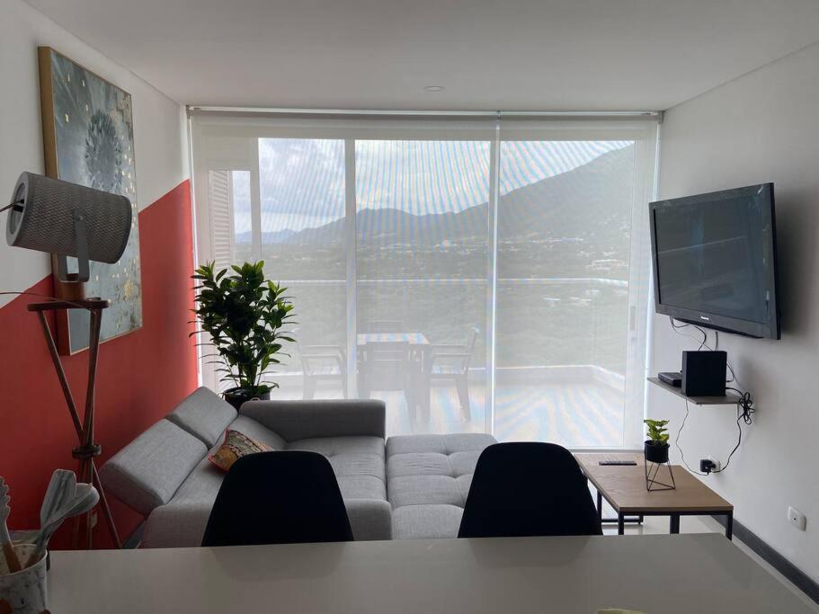 Modern Well-equipped 4 Ppl Condo/5 Min Beach Walk Apartment *