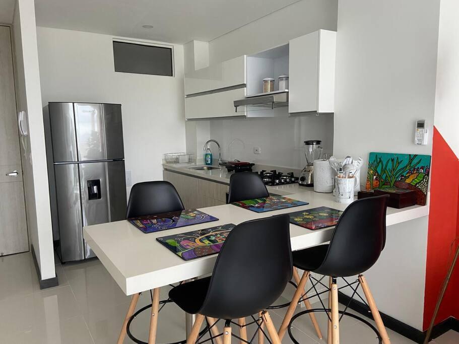 Modern Well-equipped 4 Ppl Condo/5 Min Beach Walk Apartment *