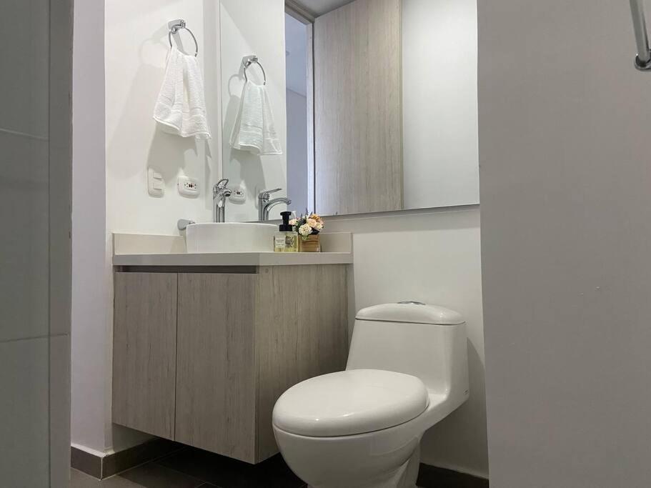 Modern Well-equipped 4 Ppl Condo/5 Min Beach Walk Apartment *