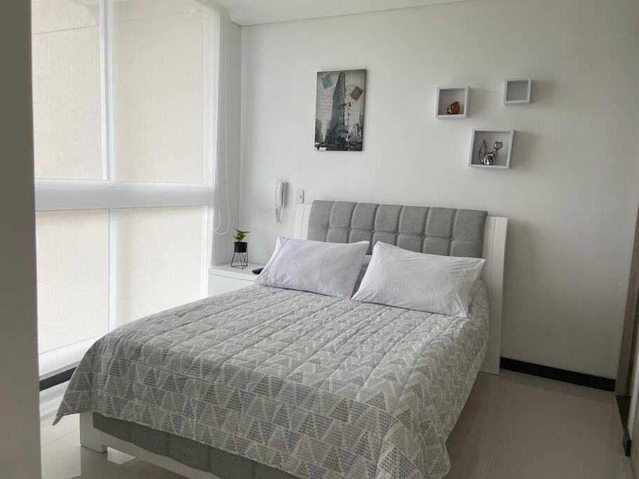 Modern Well-equipped 4 Ppl Condo/5 Min Beach Walk *