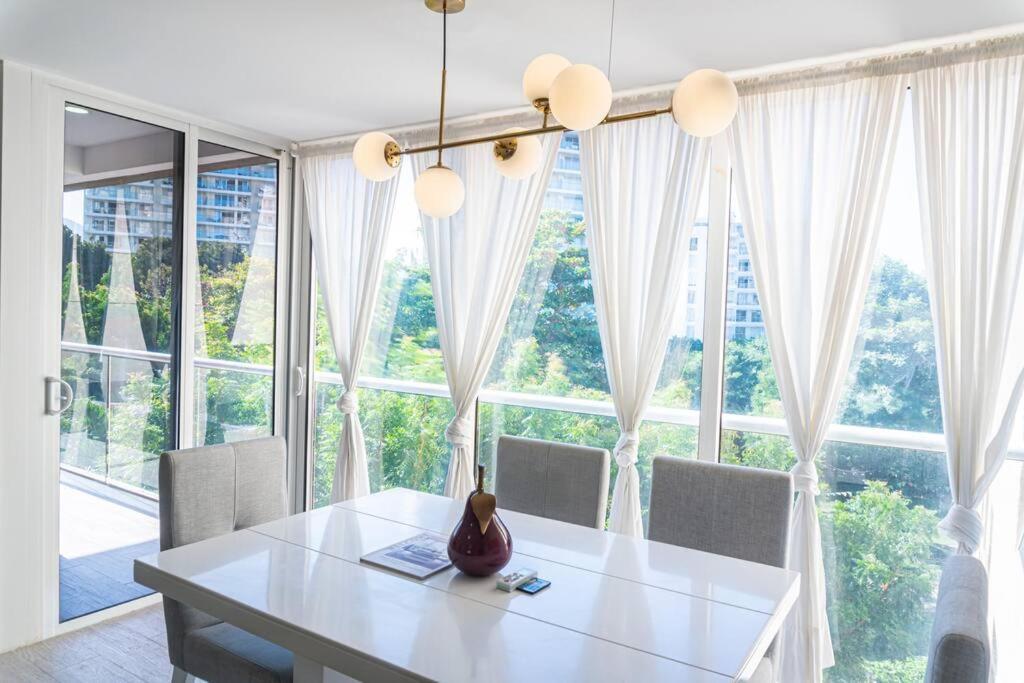 Pet-friendly Pool Retreat With Luxury Hot Showers Apartment *