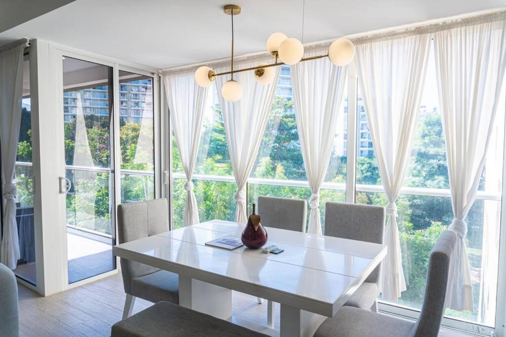Pet-friendly Pool Retreat With Luxury Hot Showers Apartment *