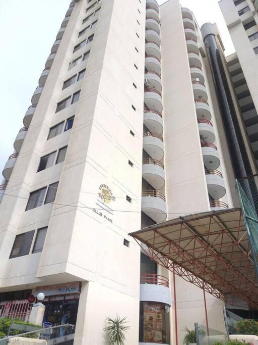 Apto Rodadero 2 A 3 Cuadras Playa Apartamento *