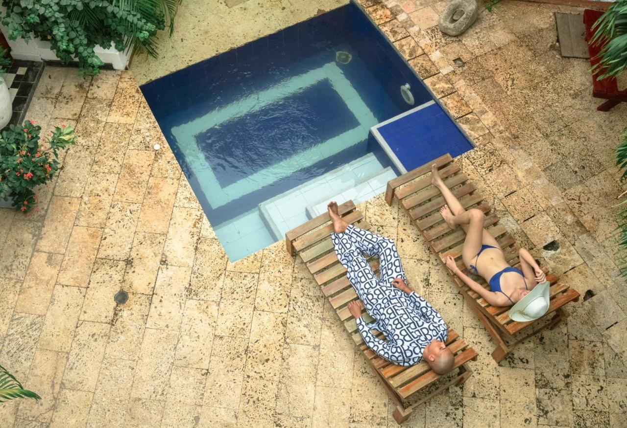 Hotel La Puerta Azul *