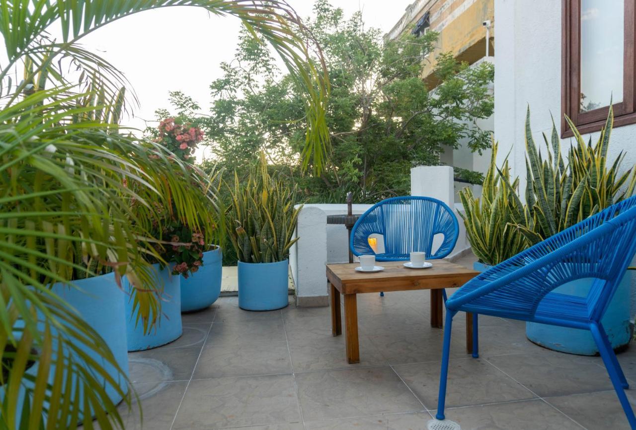 La Puerta Azul Hotel *