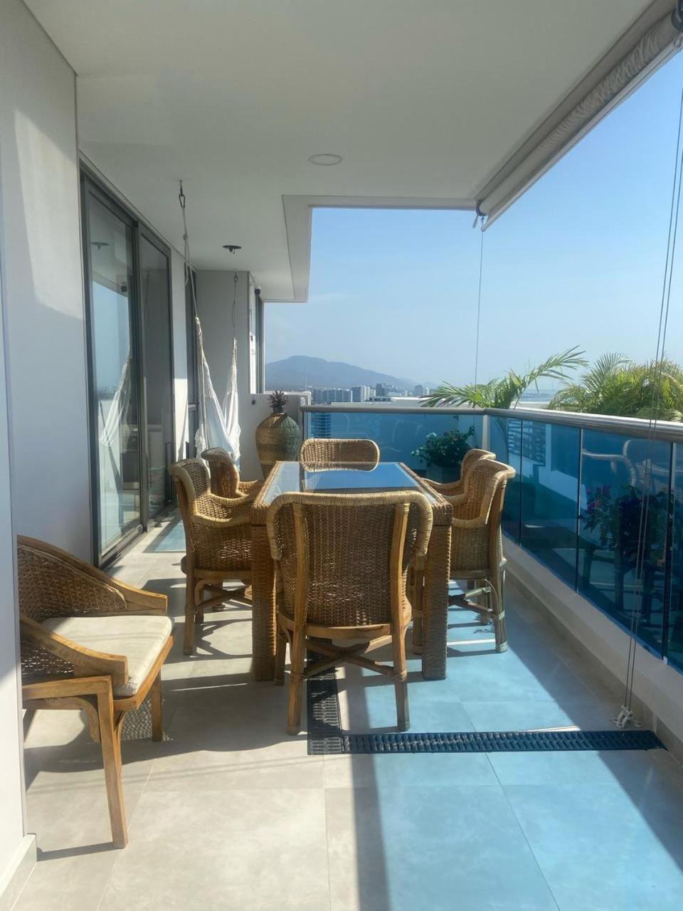 En Piso 20 Con Vista Espectacular Al Mar, Sierra Nevada Y Jardín Privado En *