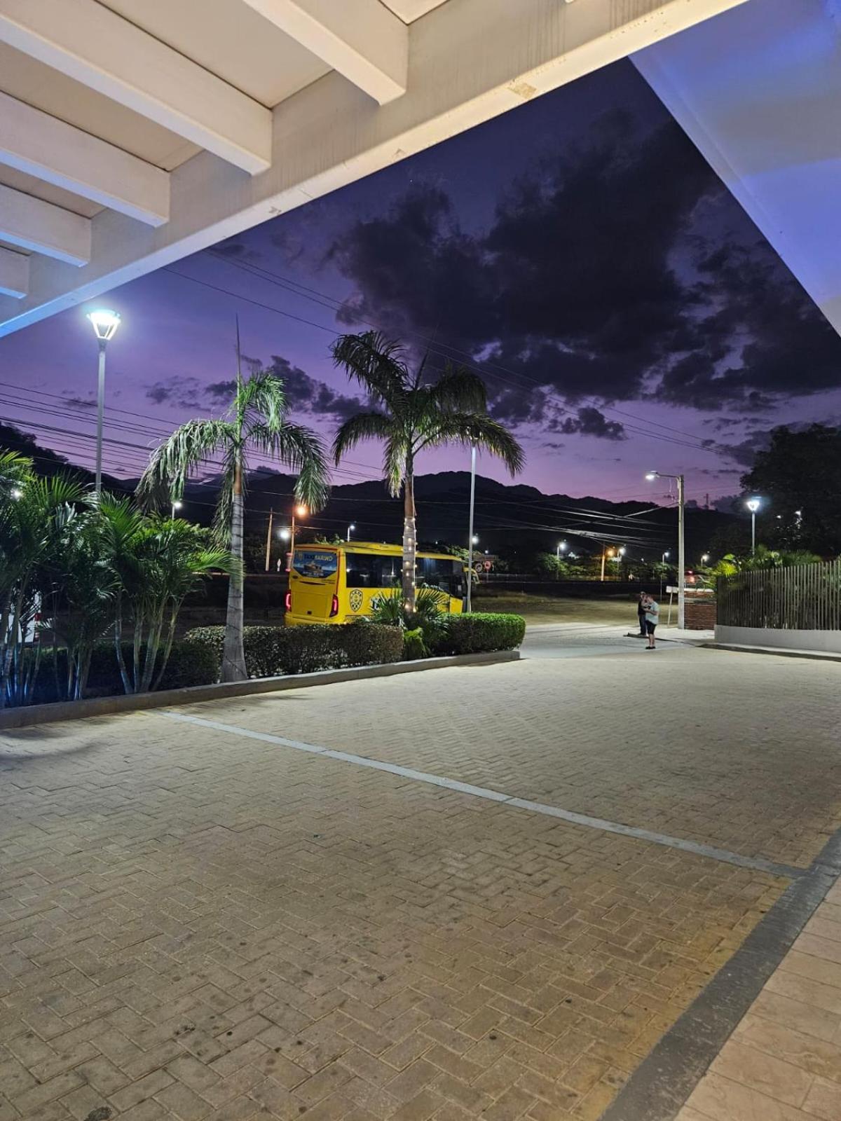 En Piso 20 Con Vista Espectacular Al Mar, Sierra Nevada Y Jardín Privado En Santa Marta (Magdalena)