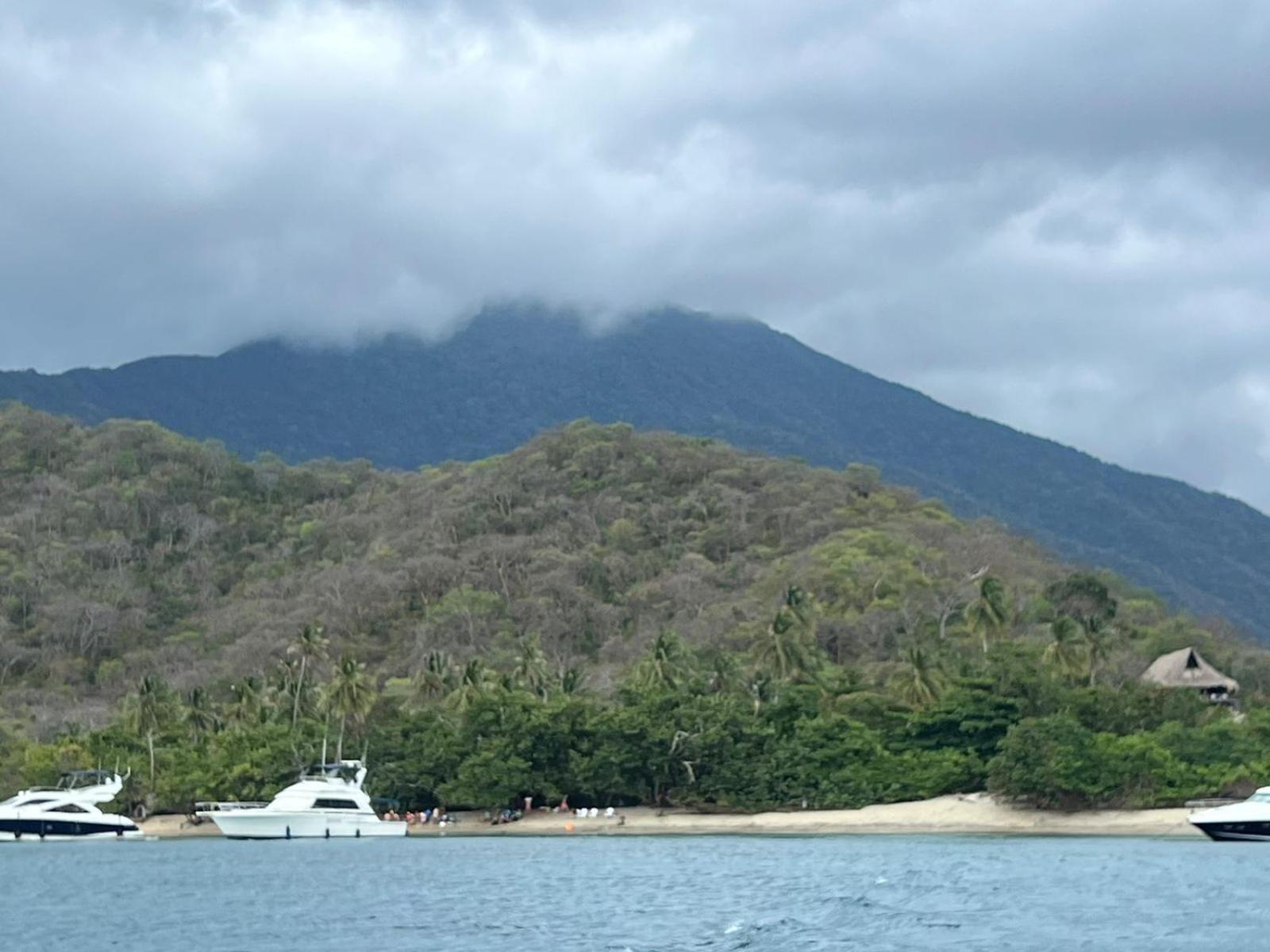 Olas Club De Neguanje -tayrona Santa Marta (Magdalena)
