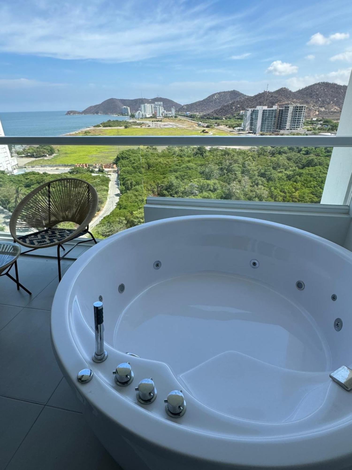 Con Jacuzzi Y Vista Al Mar Piso 14 Santa Marta (Magdalena)