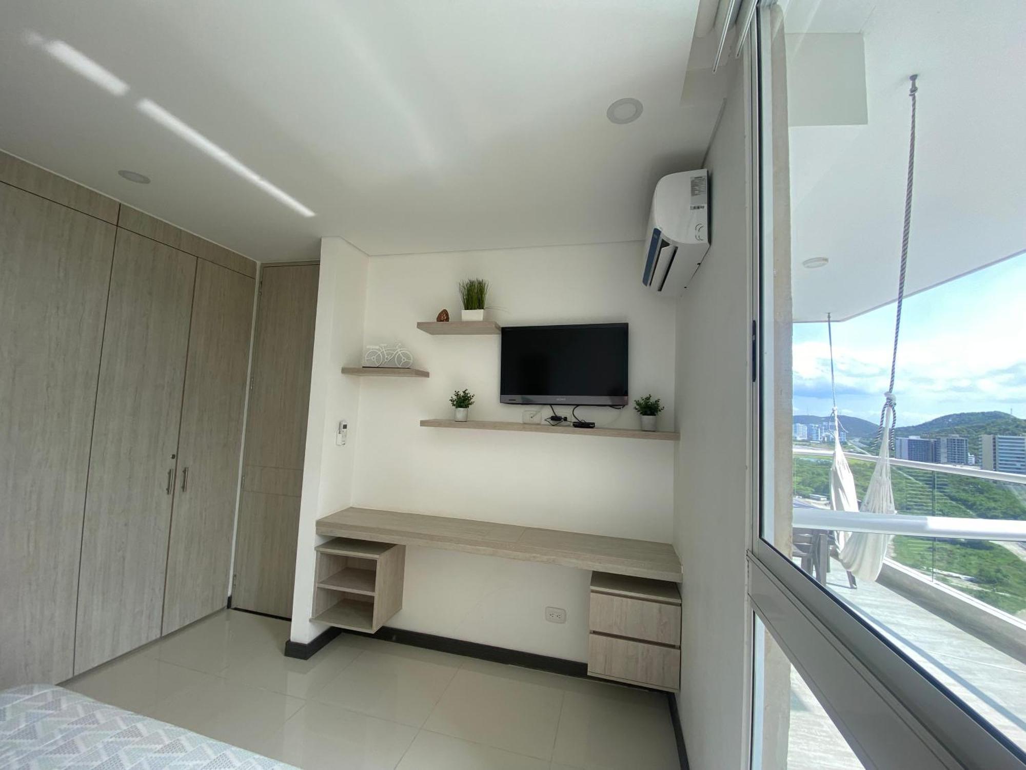 Modern Well-equipped 4 Ppl Condo/5 Min Beach Walk Apartment *