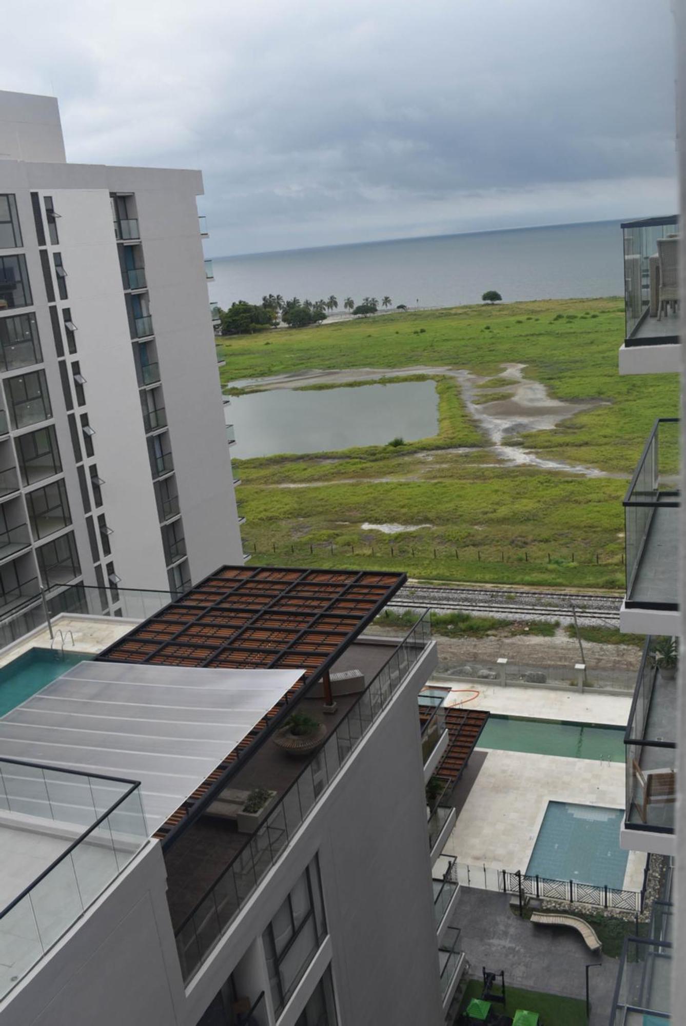 Frente Al Mar En *
