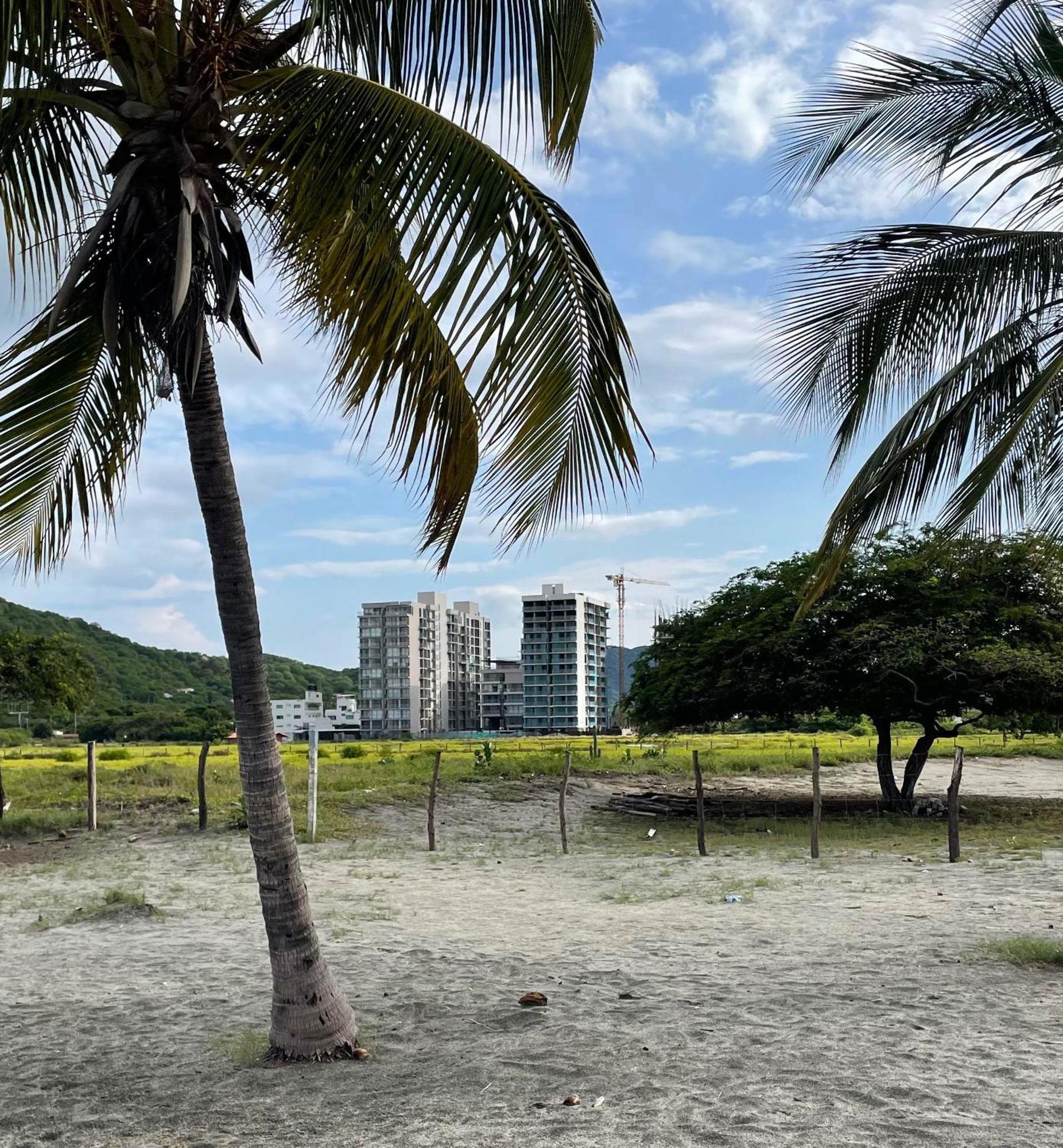 Frente Al Mar En *