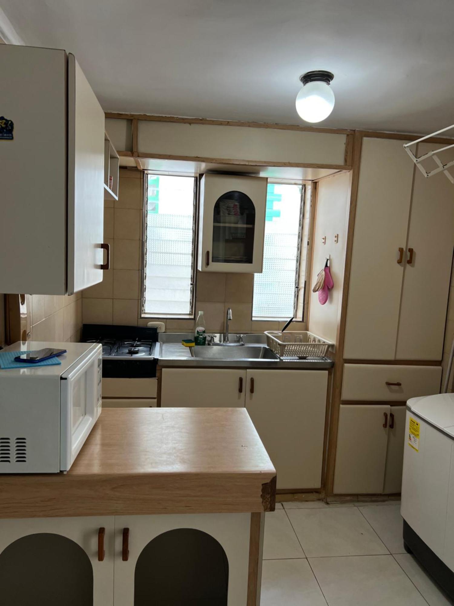 Confortable En Hermoso Condominio. Apartamento