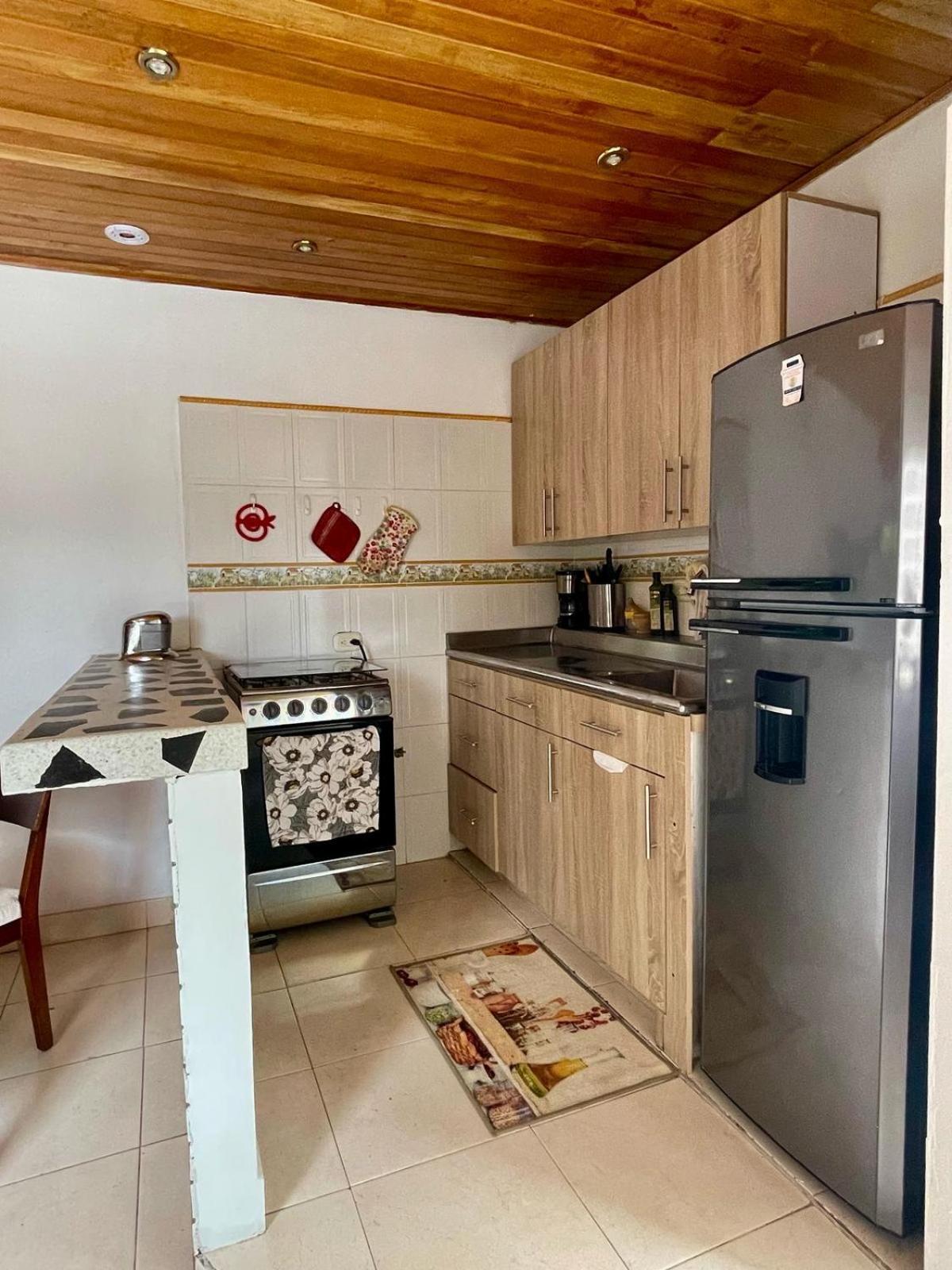 Central-walking Distance To The Beach/downtown+a/c *