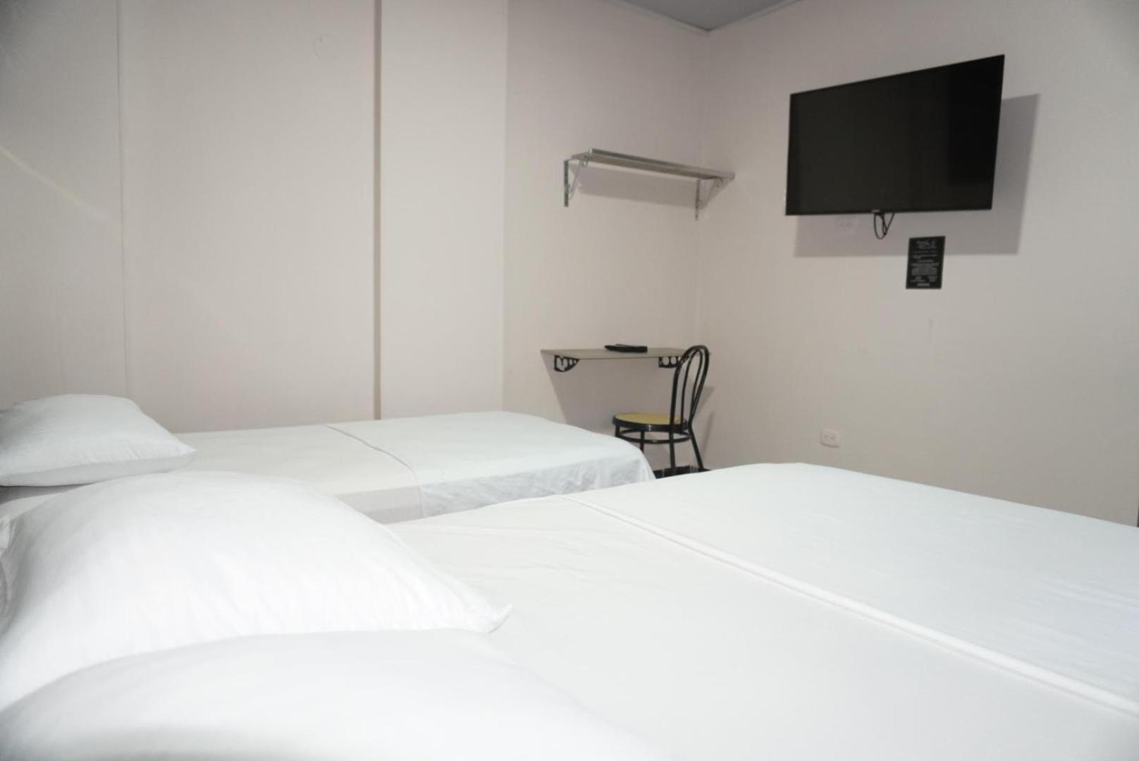 Hotel Brisas, *
