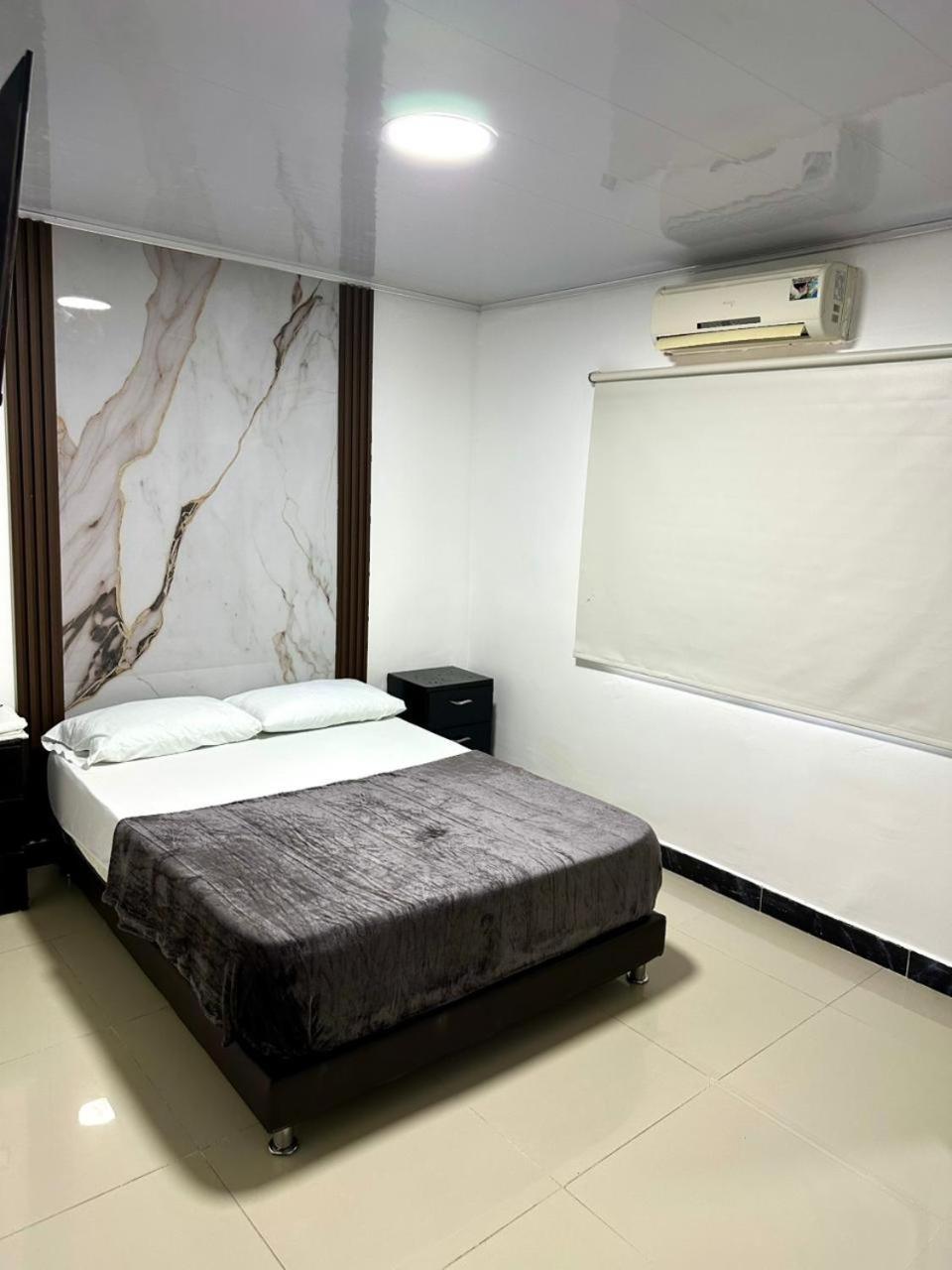 Brisas, Hotel *