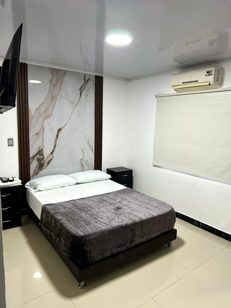Hotel Brisas, *