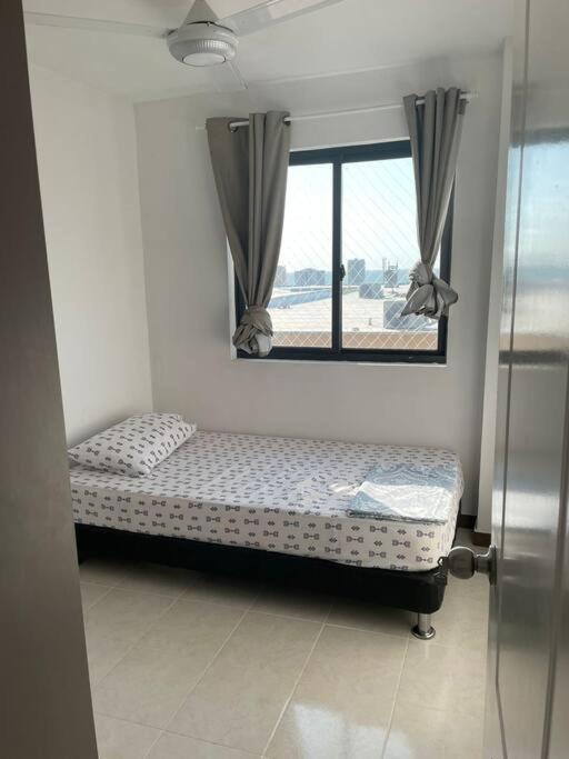 Apartamento 3 Habitaciones, Balcon, Piscina, Vista Al Mar, Tranquilidad Y Descanso * Santa Marta (Magdalena)